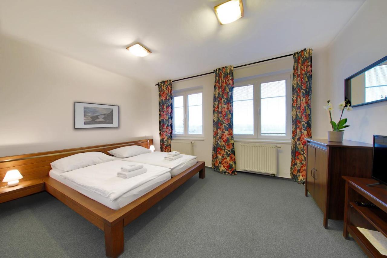 Hotel Brada Jicin Luaran gambar