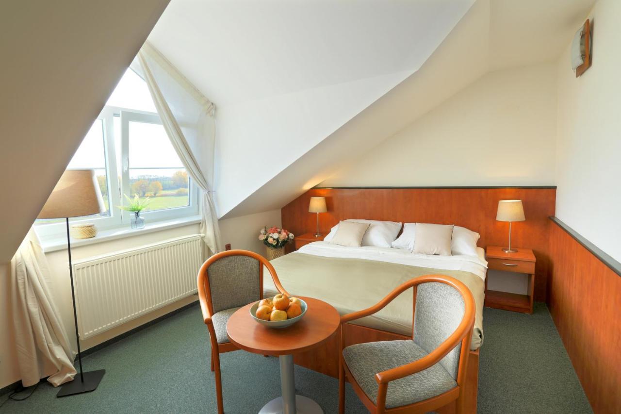Hotel Brada Jicin Luaran gambar