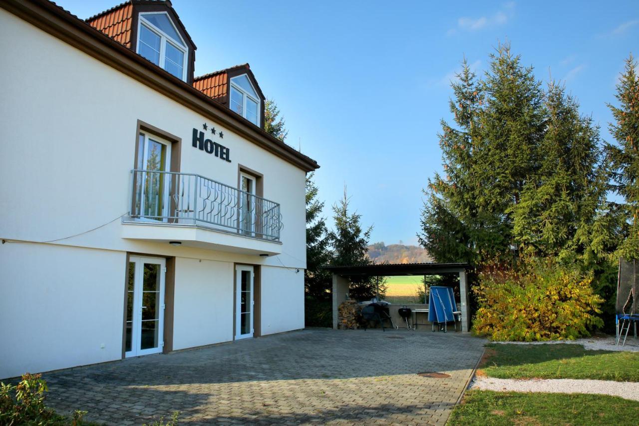 Hotel Brada Jicin Luaran gambar