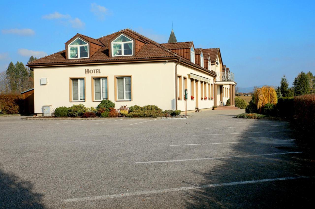 Hotel Brada Jicin Luaran gambar