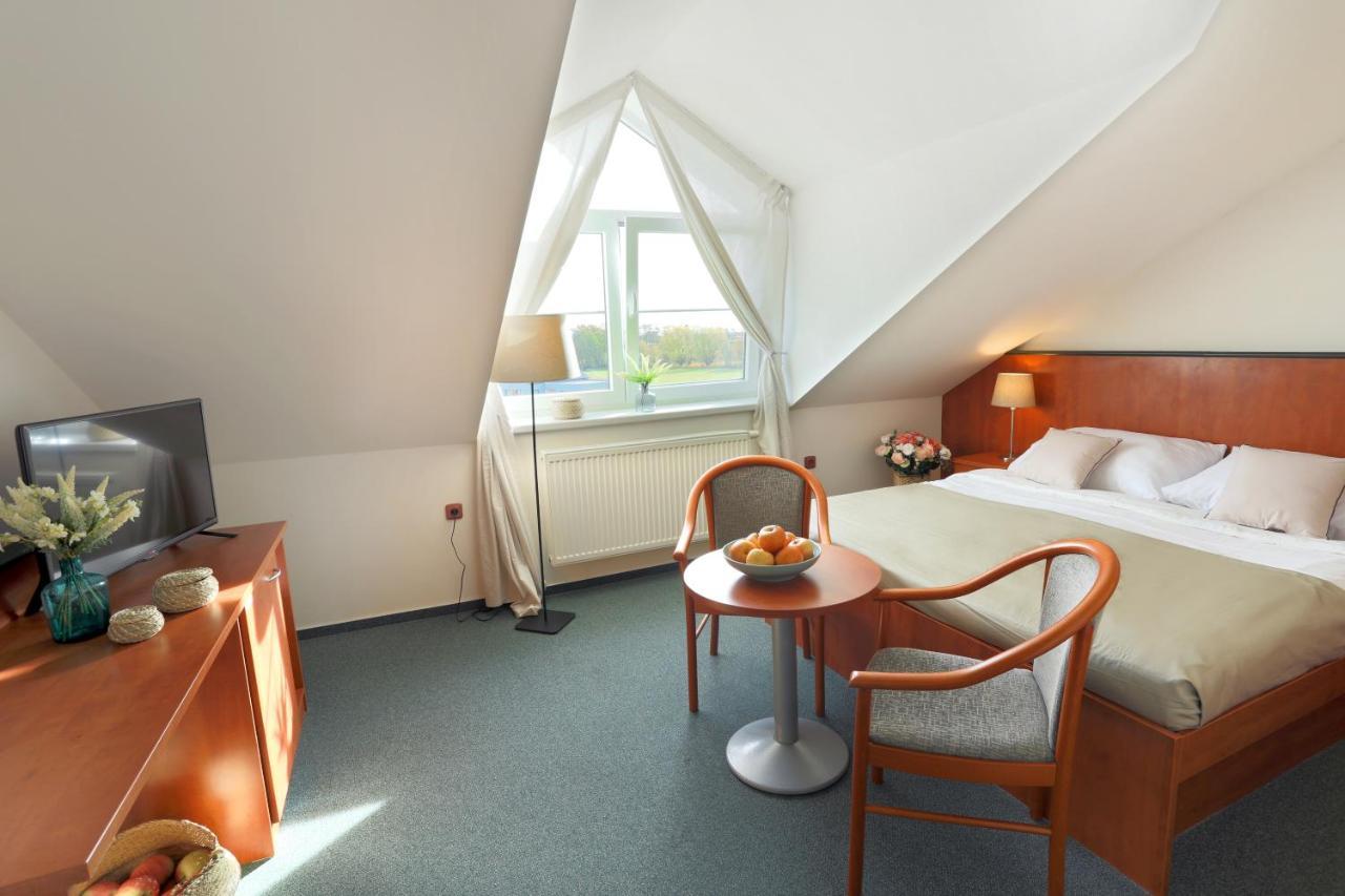 Hotel Brada Jicin Luaran gambar