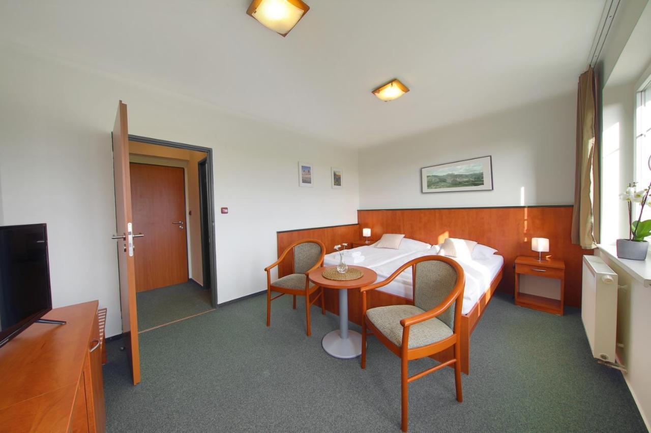Hotel Brada Jicin Luaran gambar